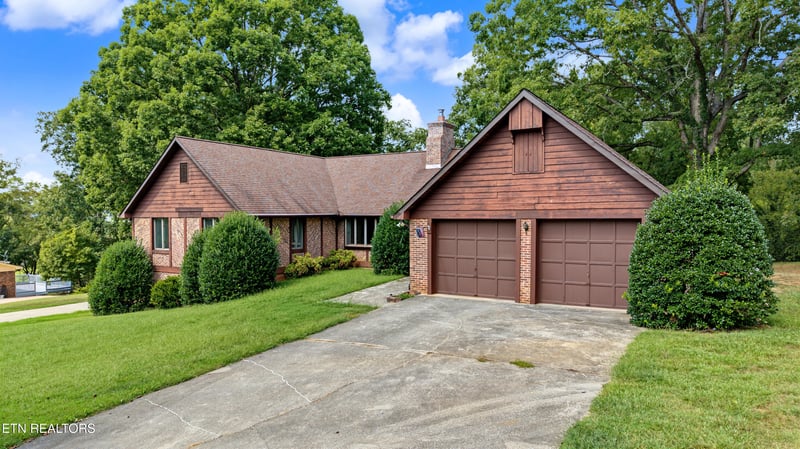 3911 Riverview Dr, Maryville, TN 37804