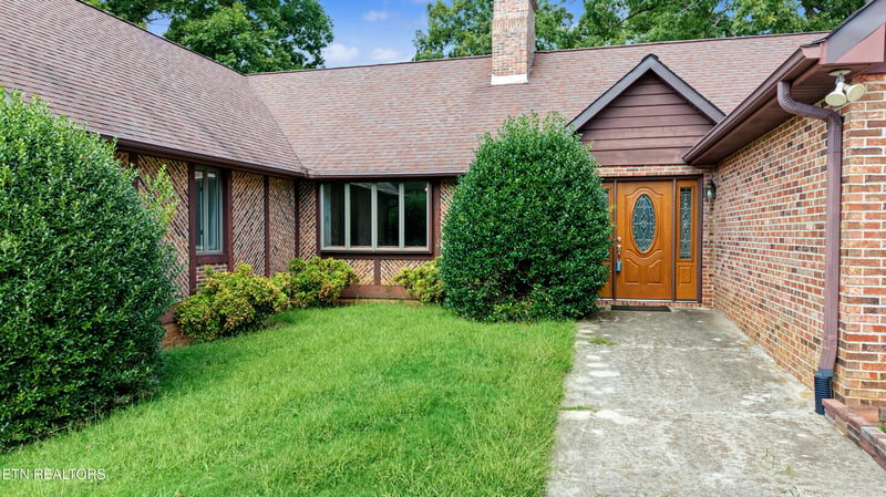 3911 Riverview Dr, Maryville, TN 37804