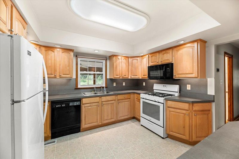 3913 Luwana Ln, Knoxville, TN 37917