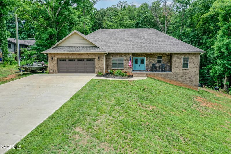 3914 Riverview Dr, Maryville, TN 37804