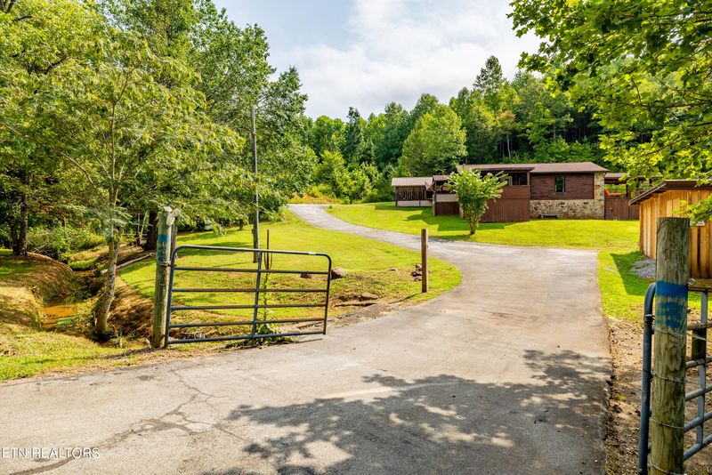 3917 Allegheny Loop Rd, Maryville, TN 37803