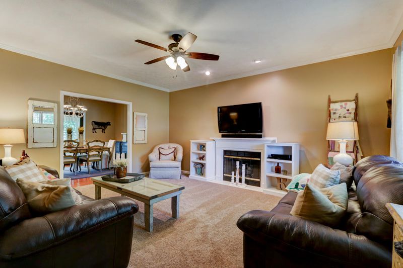 3917 Stonebridge Dr, Powell, TN 37849