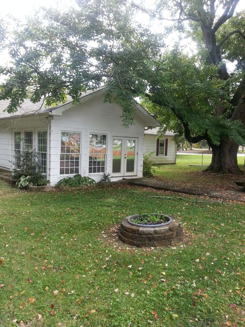 3917 W Emory Rd, Powell, TN 37849