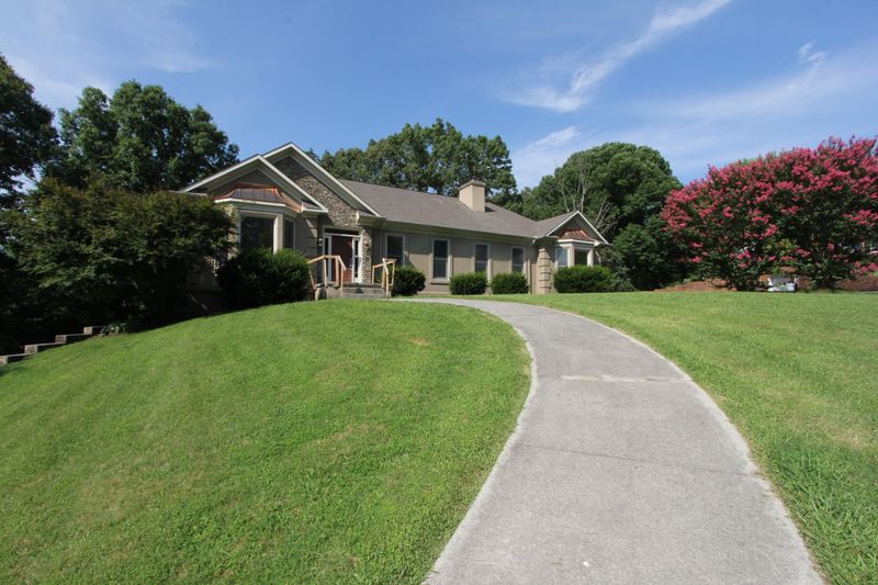 3919 Riverview Dr, Maryville, TN 37804