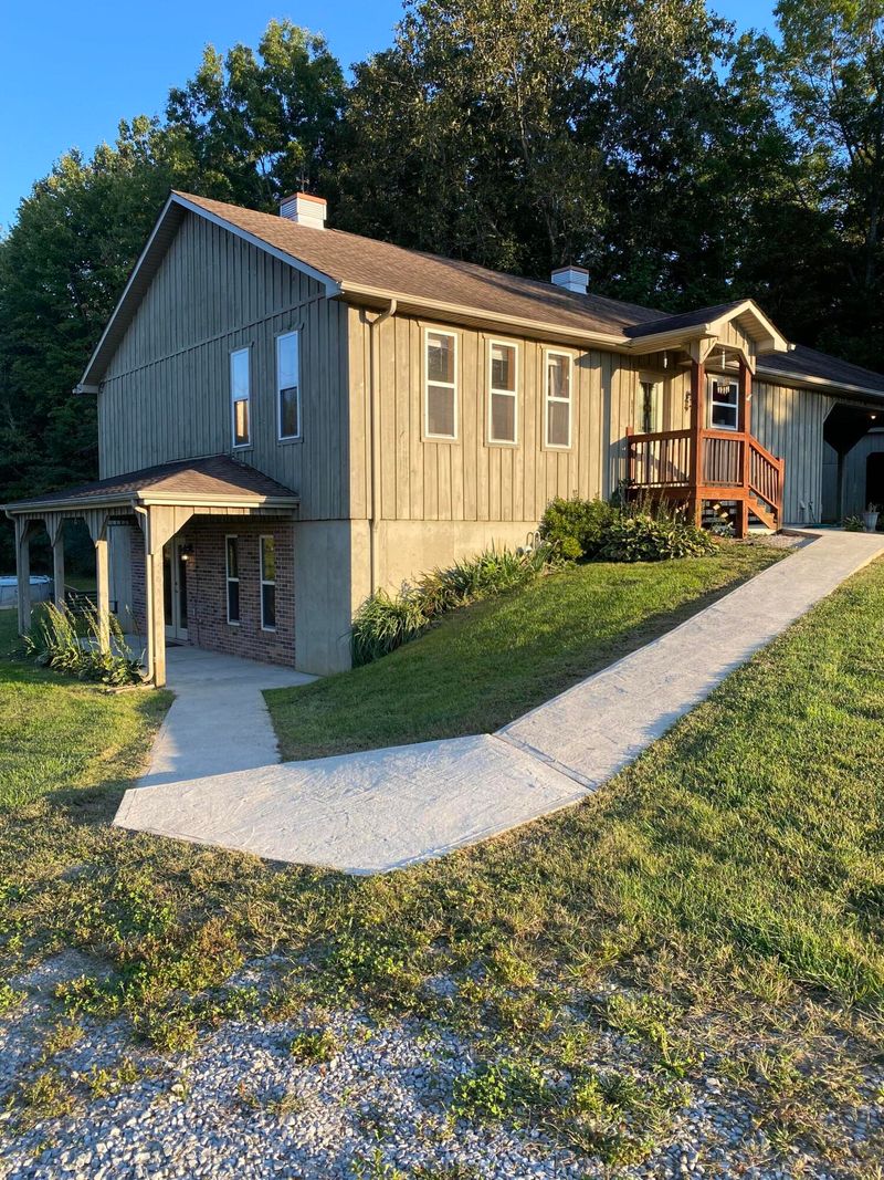 3921 Phillips Flats Rd, Oneida, TN 37841