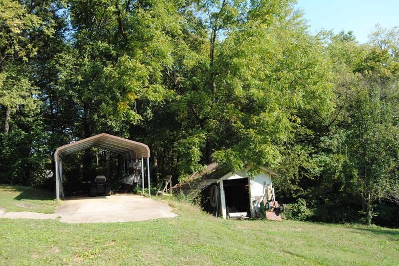3922 Sullivan Rd, Knoxville, TN 37921
