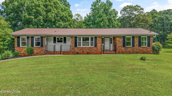 3923 Riverview Dr, Maryville, TN 37804