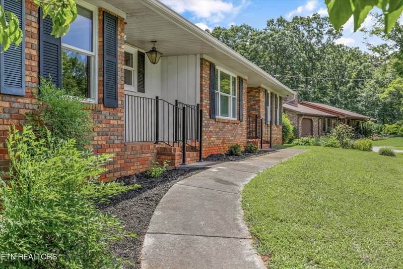 3923 Riverview Dr, Maryville, TN 37804