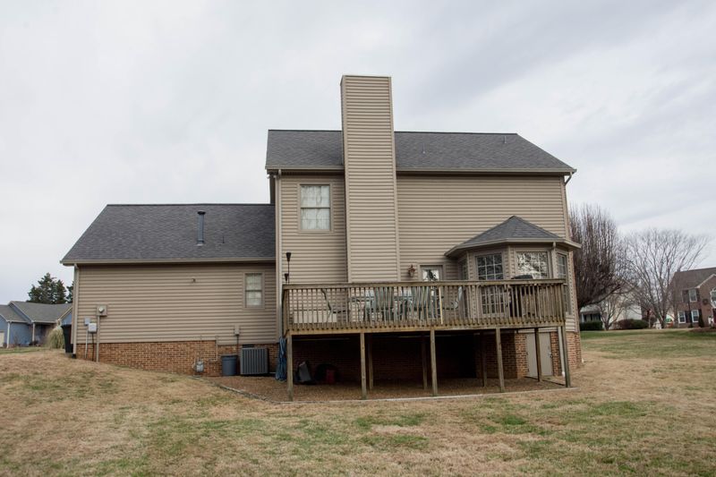 3923 Stonebridge Dr, Powell, TN 37849