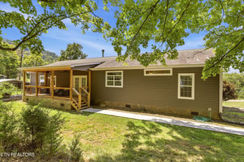 3926 Roberts Rd, Corryton, TN 37721