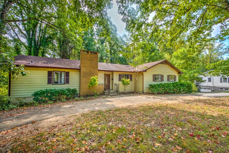 393 East Dr, Oak Ridge, TN 37830