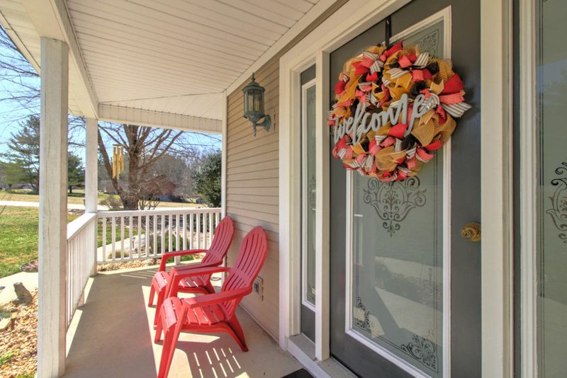 393 Pine Grove Rd, Crossville, TN 38571