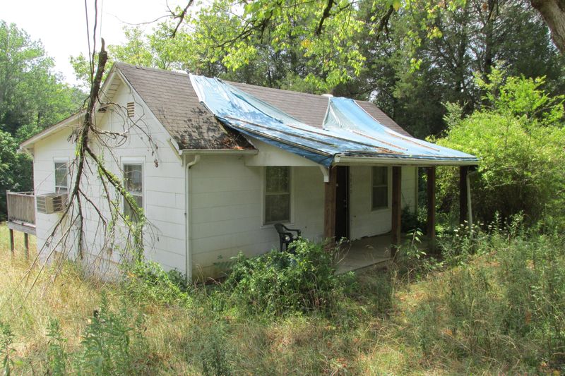 3930 E Raccoon Valley Rd, Powell, TN 37849