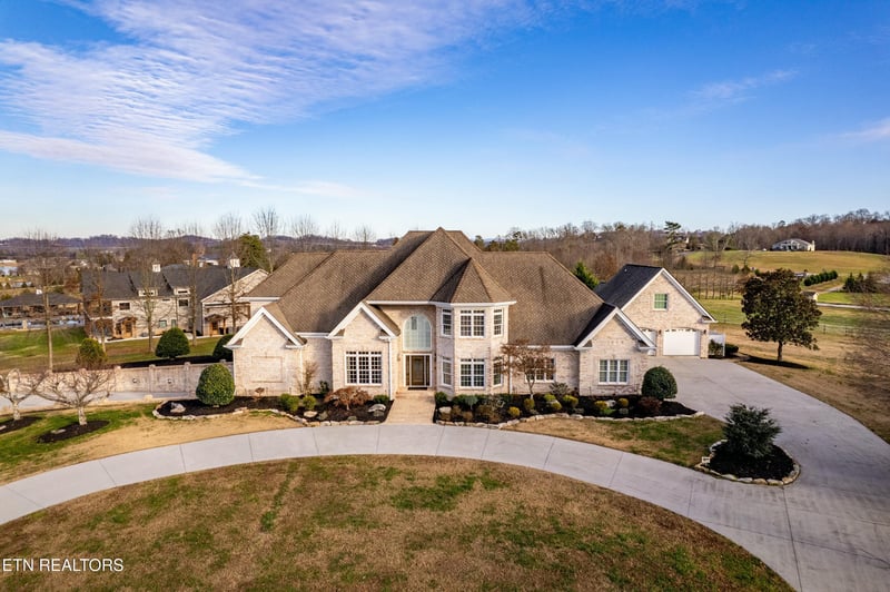 3930 Jackson Bend Dr, Louisville, TN 37777