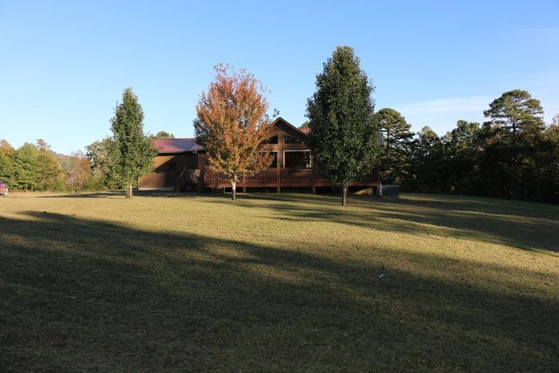 3931 Phillips Flats Rd, Oneida, TN 37841