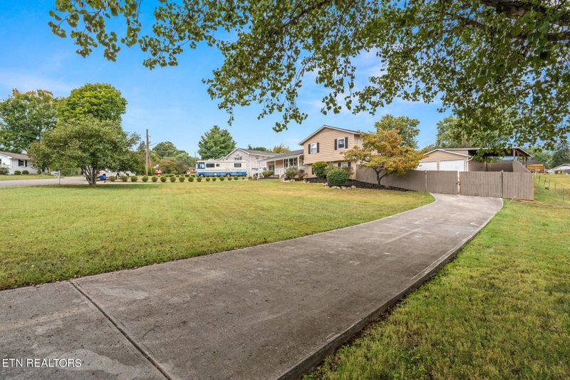 3933 Deerfield Rd, Knoxville, TN 37921