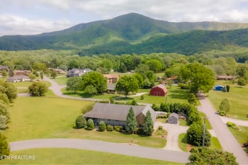 3938 Katy Hollar Rd, Sevierville, TN 37862