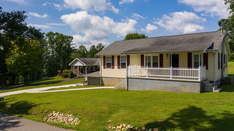 394 Hatmaker Ridge Rd, Jacksboro, TN 37757
