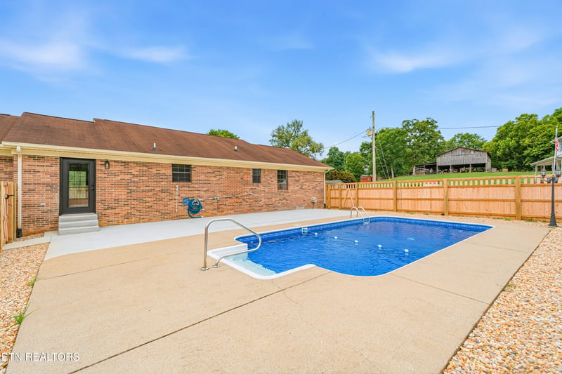 394 Pattie Gap Rd, Philadelphia, TN 37846