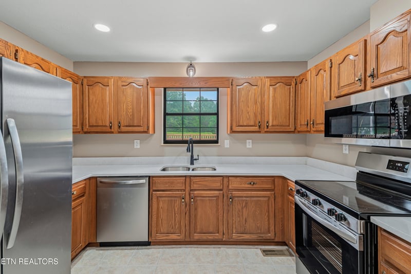 394 Pattie Gap Rd, Philadelphia, TN 37846