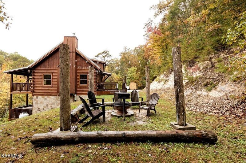 3943 Henry Town Rd, Sevierville, TN 37876