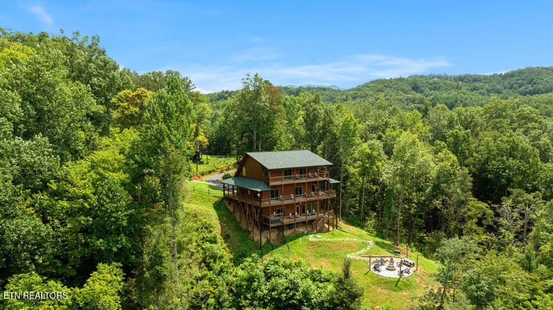3945 Boogertown Rd, Sevierville, TN 37876