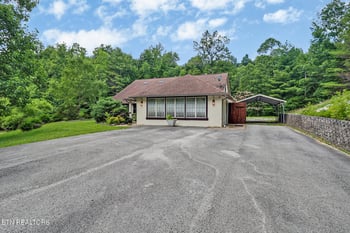 395 Ashley Ln, Oneida, TN 37841