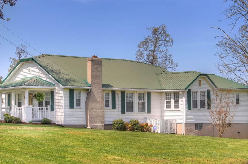 395 Clear Branch Rd, Rocky Top, TN 37769