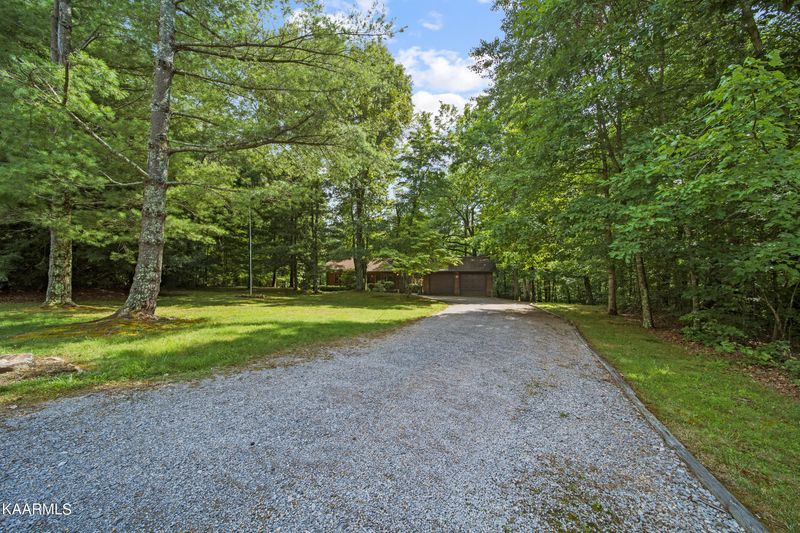 395 E Cove Rd, Monterey, TN 38574