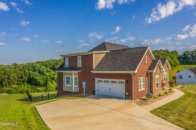 3951 Harbor View Dr, Morristown, TN 37814