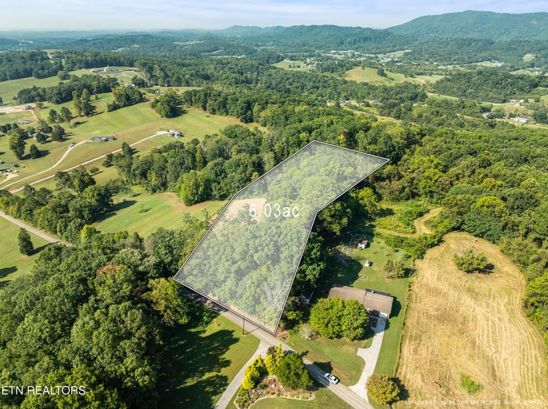 3951 Strong Rd, Mascot, TN 37806