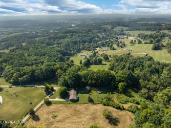 3951 Strong Rd, Mascot, TN 37806