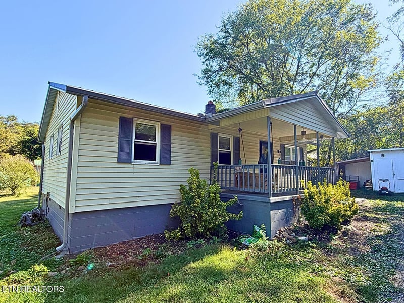 3957 Payne Hollow Rd, Walland, TN 37886