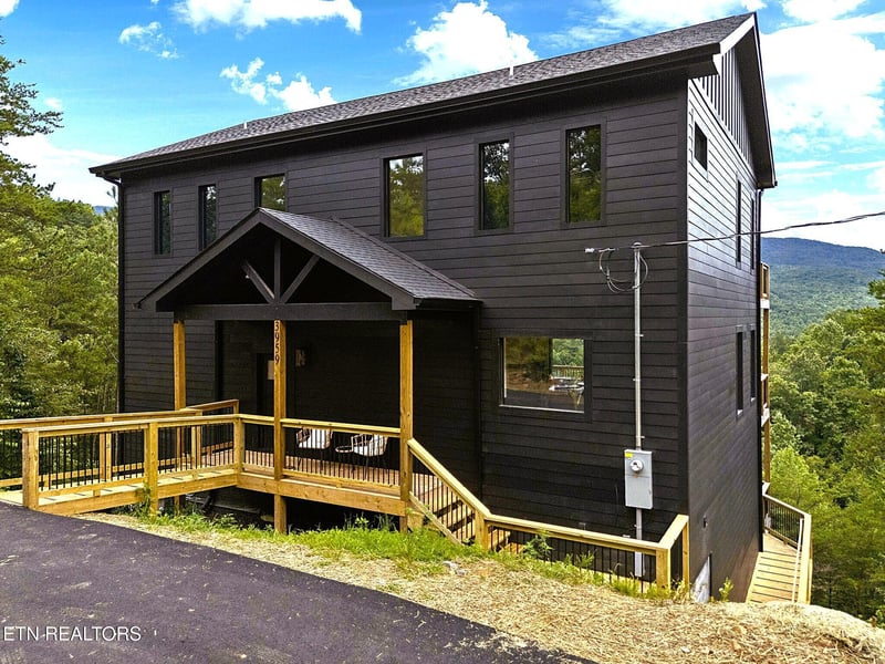3959 Duck Hollow Rd, Gatlinburg, TN 37738