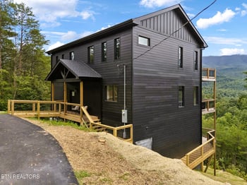 3959 Duck Hollow Rd, Gatlinburg, TN 37738