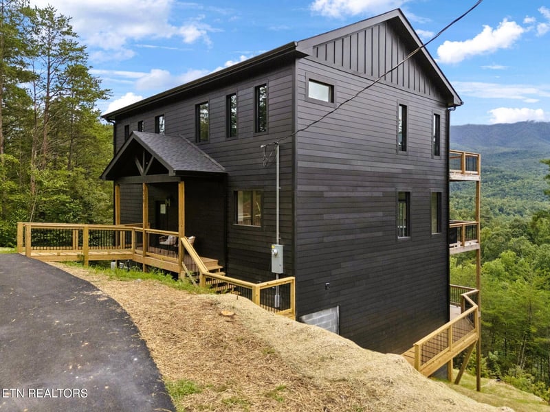 3959 Duck Hollow Rd, Gatlinburg, TN 37738