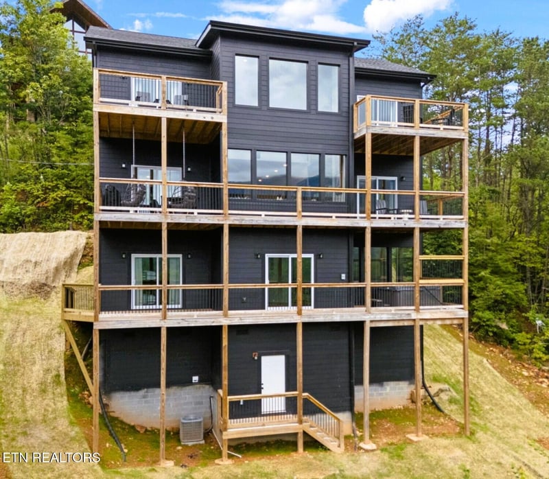 3959 Duck Hollow Rd, Gatlinburg, TN 37738