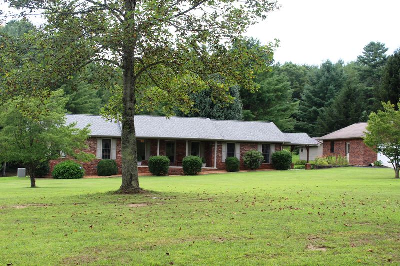 396 Cedar Hills Rd, Grandview, TN 37337