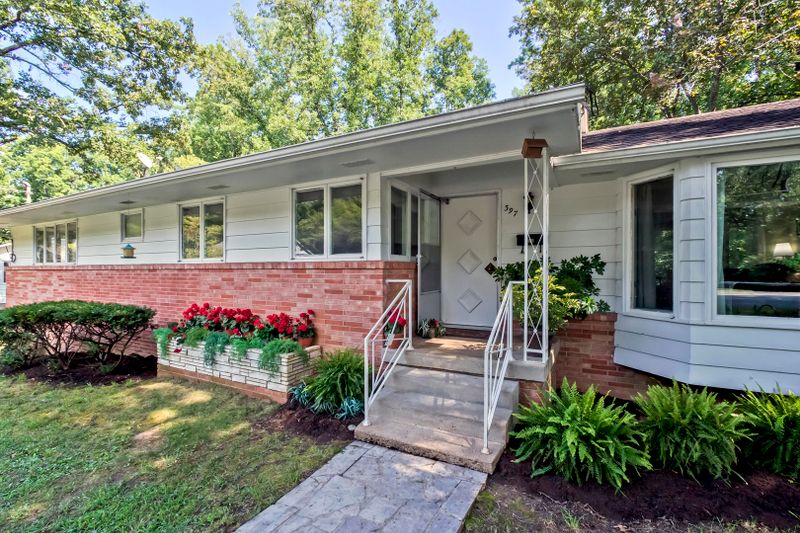 397 East Dr, Oak Ridge, TN 37830