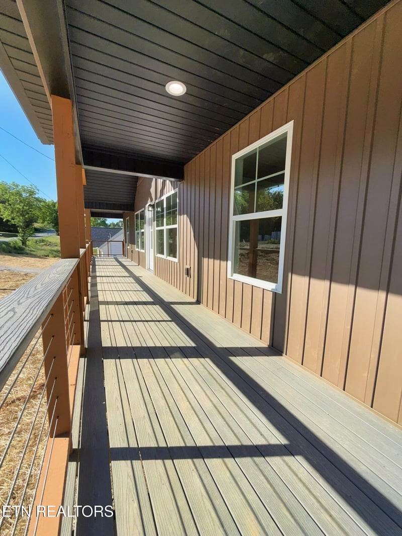 398 Glade Springs Rd, Lafollette, TN 37766