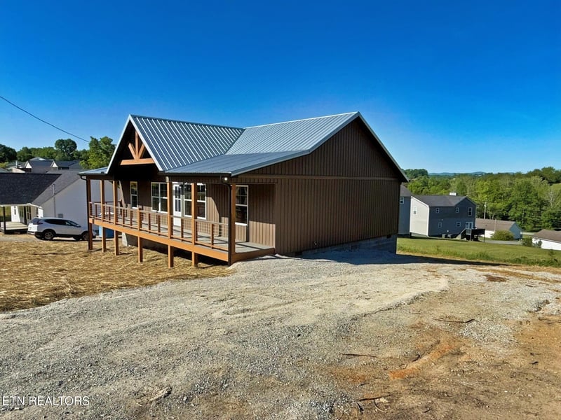 398 Glade Springs Rd, Lafollette, TN 37766