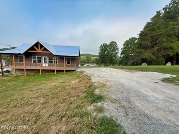 398 Glade Springs Rd, Lafollette, TN 37766