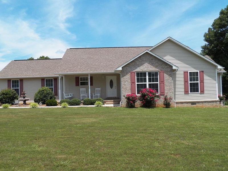 398 Lake Harbor Dr, Kingston, TN 37763