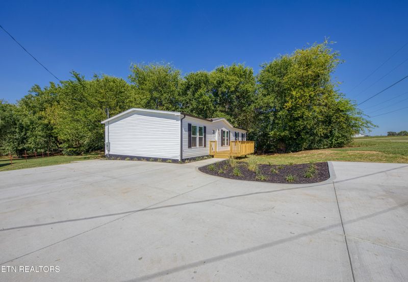 399 E Watkins Rd, Loudon, TN 37774