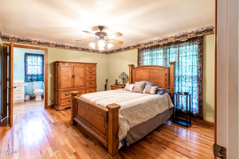 399 Lynch Hollow Rd, Lafollette, TN 37766