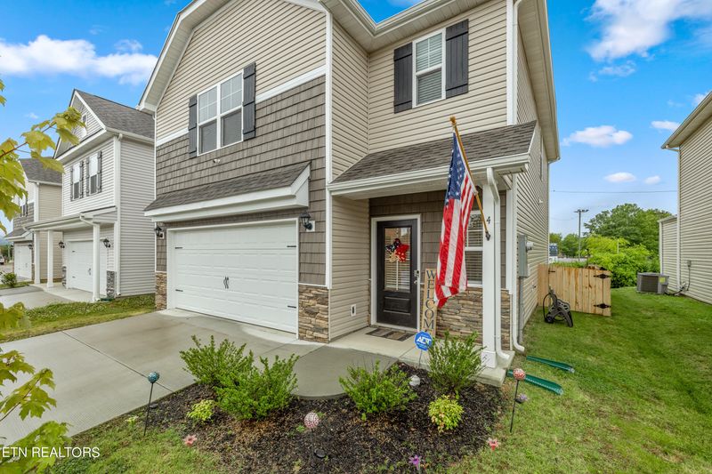 4 Chestnut Ct, Clinton, TN 37716