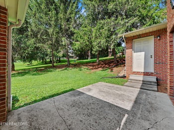 4 Eleven Estates Dr, Lenoir City, TN 37772