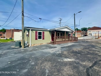4 Green St, Athens, TN 37303