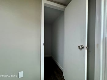 4 Green St, Athens, TN 37303