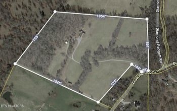 40 Diamond Padgett Ln, Monterey, TN 38574